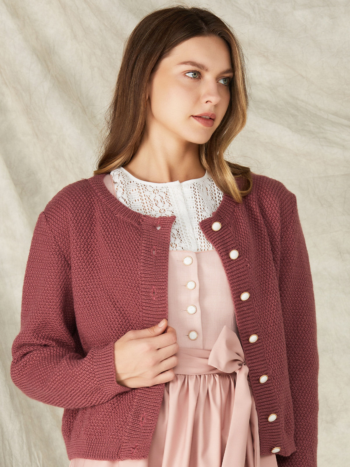 Klassisch: Trachtenstrick Strickjacke Amalia Dusty – Lila