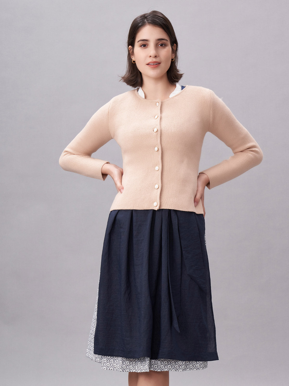 Klassisch: Trachtenstrick Strickjacke Mira Creme – Braun