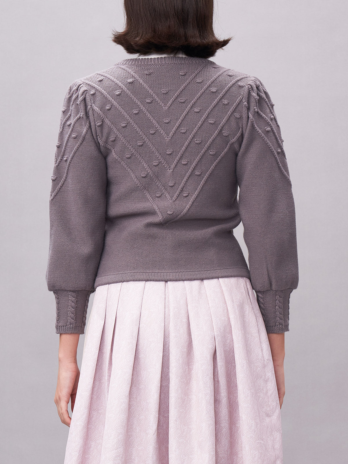 Klassisch: Trachtenstrick Strickjacke Renata Grey – Grau
