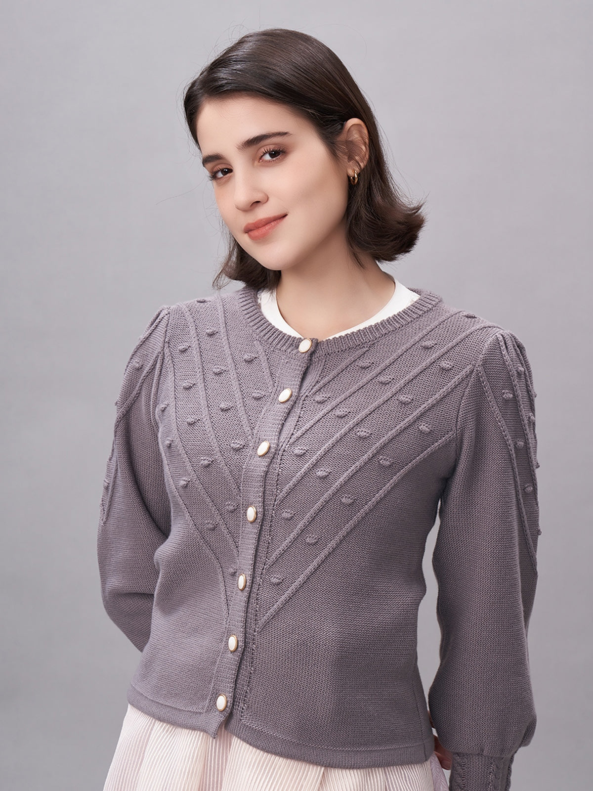 Klassisch: Trachtenstrick Strickjacke Renata Grey – Grau