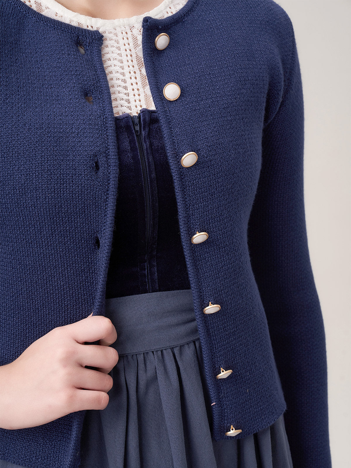 Klassisch: Trachtenstrick Strickjacke Mira Dark