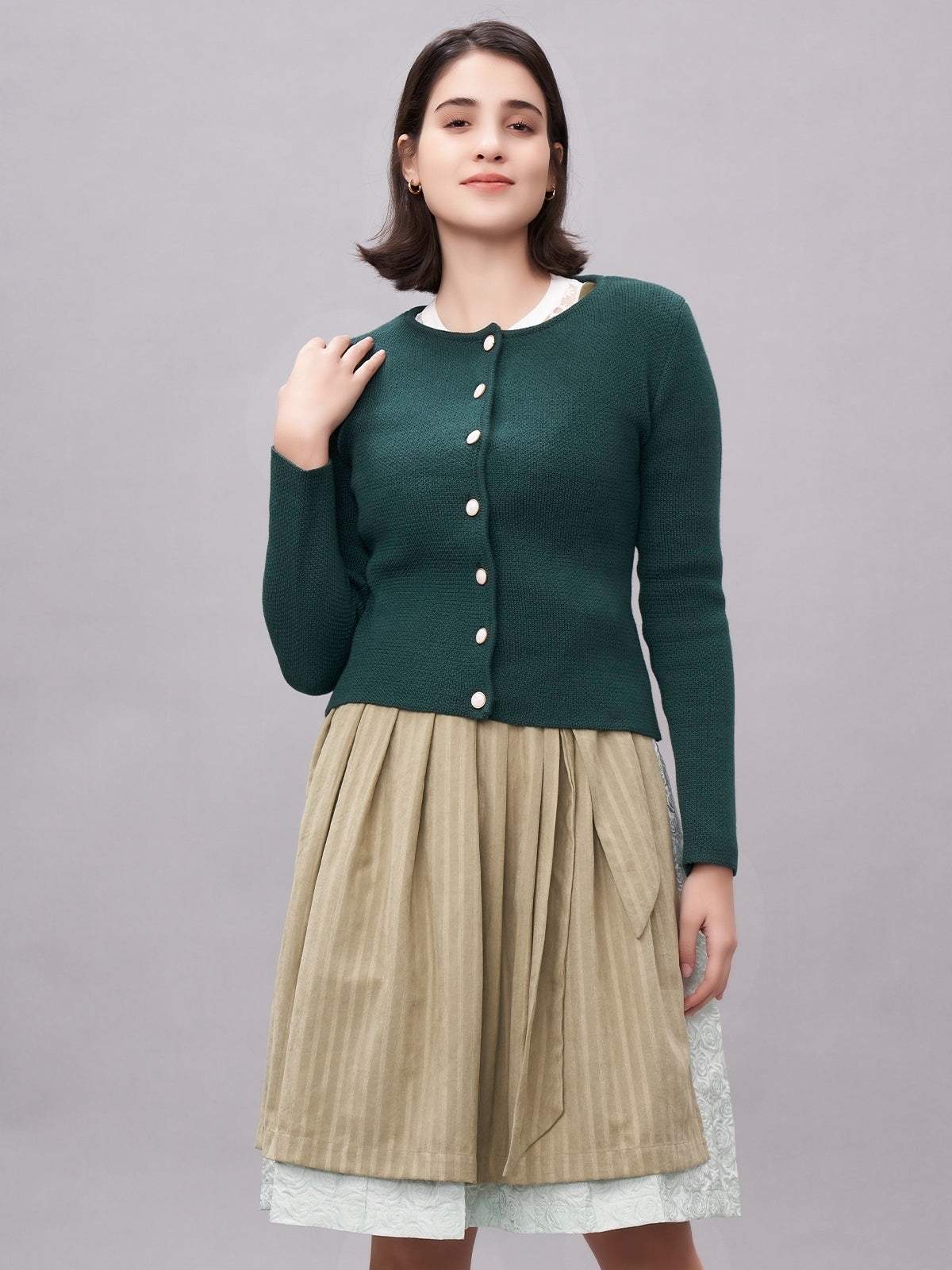 Klassisch: Trachtenstrick Strickjacke Mira Dunkelgrün – Grün