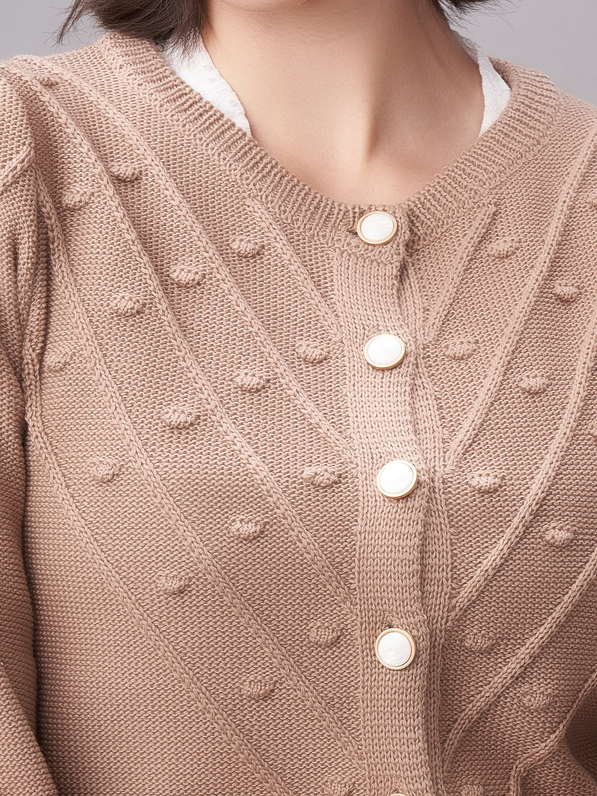 Klassisch: Trachtenstrick Strickjacke Renata – Braun