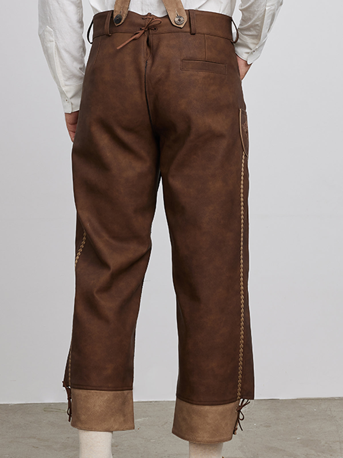 Klassisch: Lederhose Theodor – Braun, Stickereien