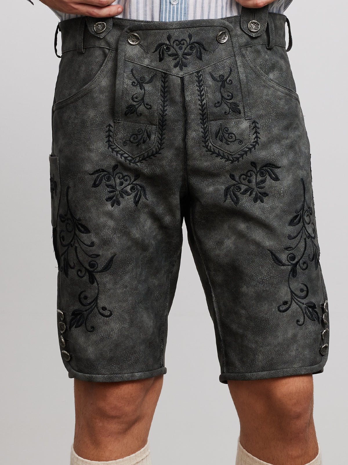 Klassisch: Lederhose Norman – Grau, Stickereien