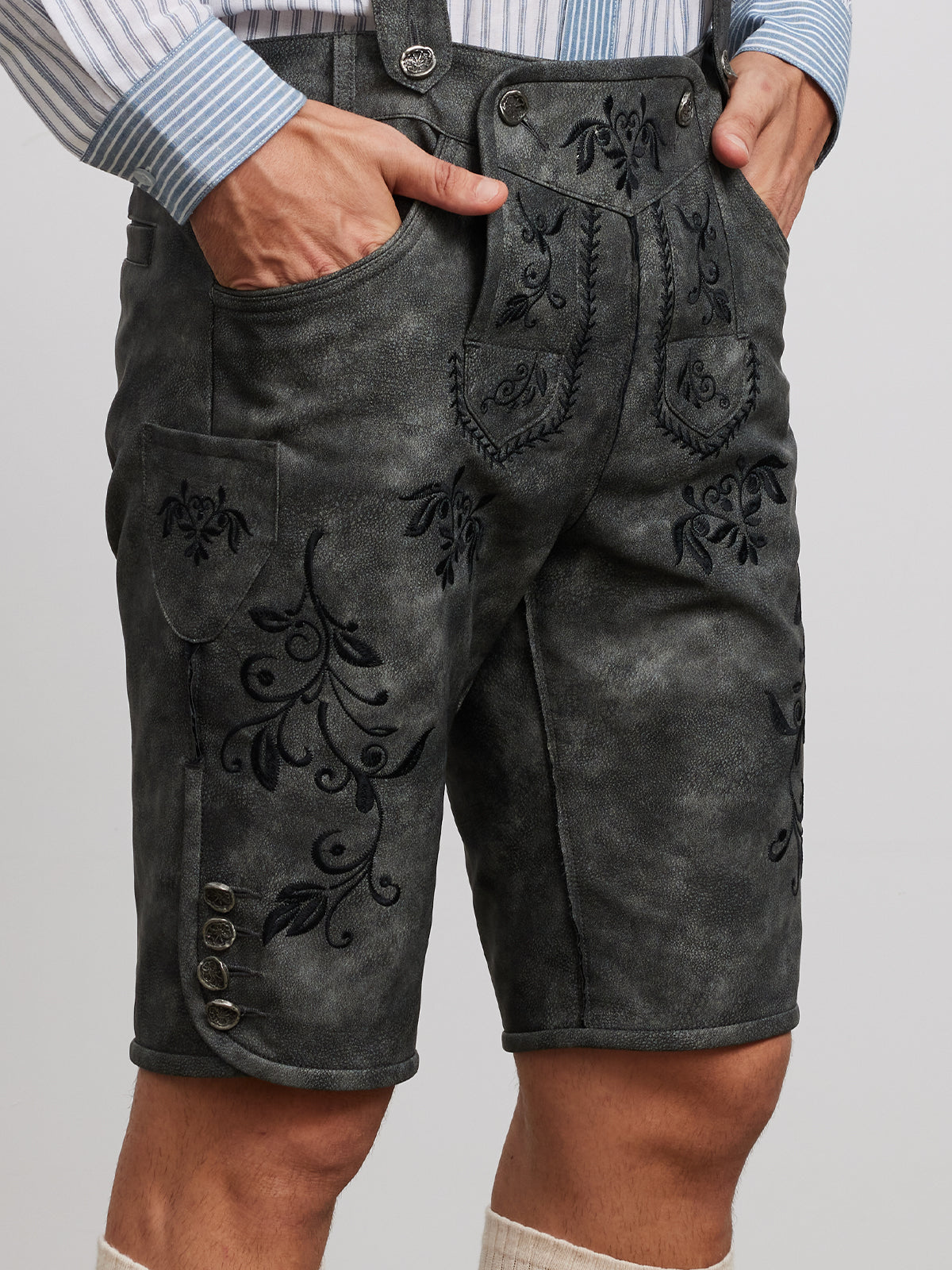 Klassisch: Lederhose Norman – Grau, Stickereien