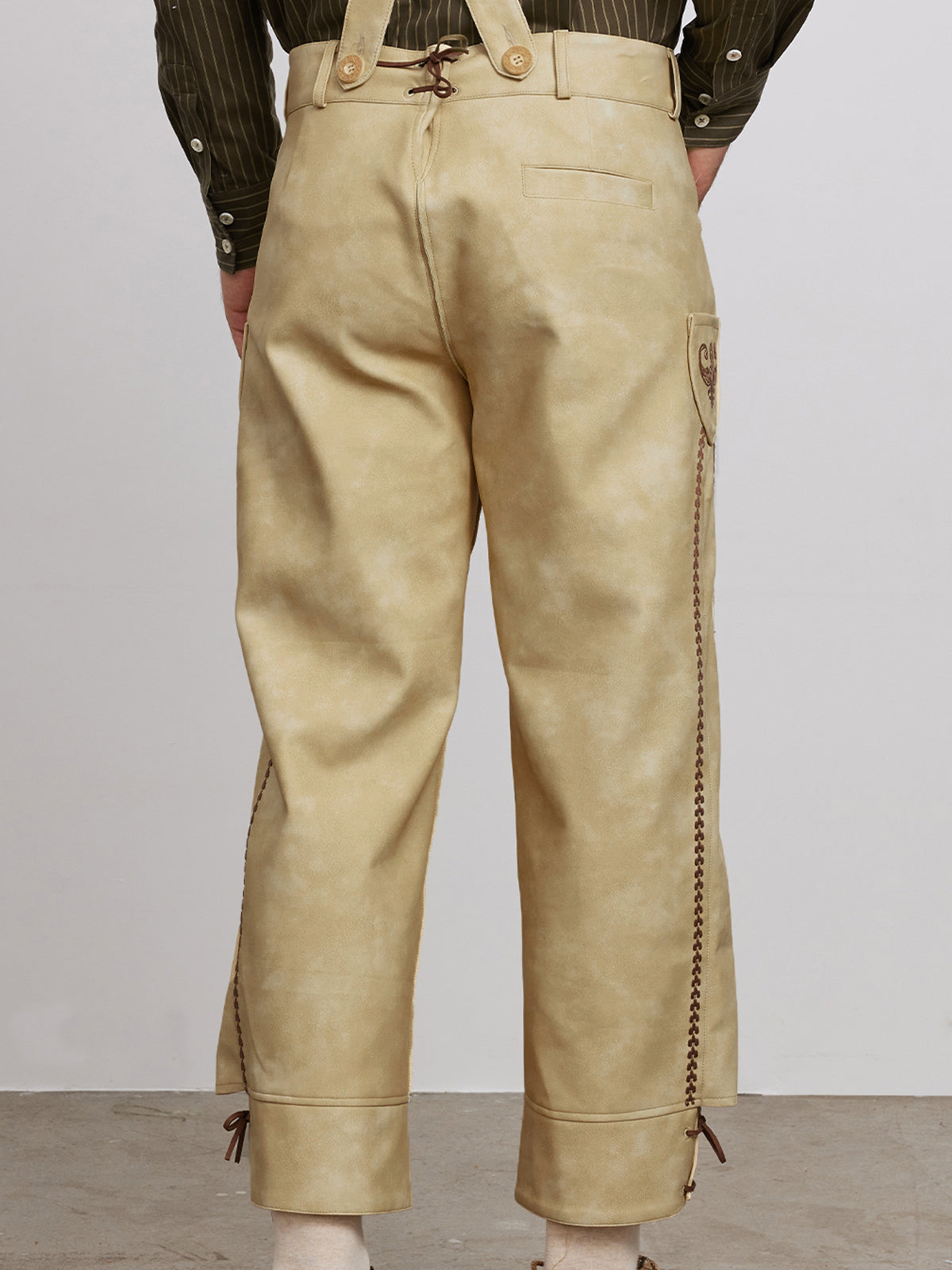 Klassisch: Lederhose Theodor – Gelb, Stickereien