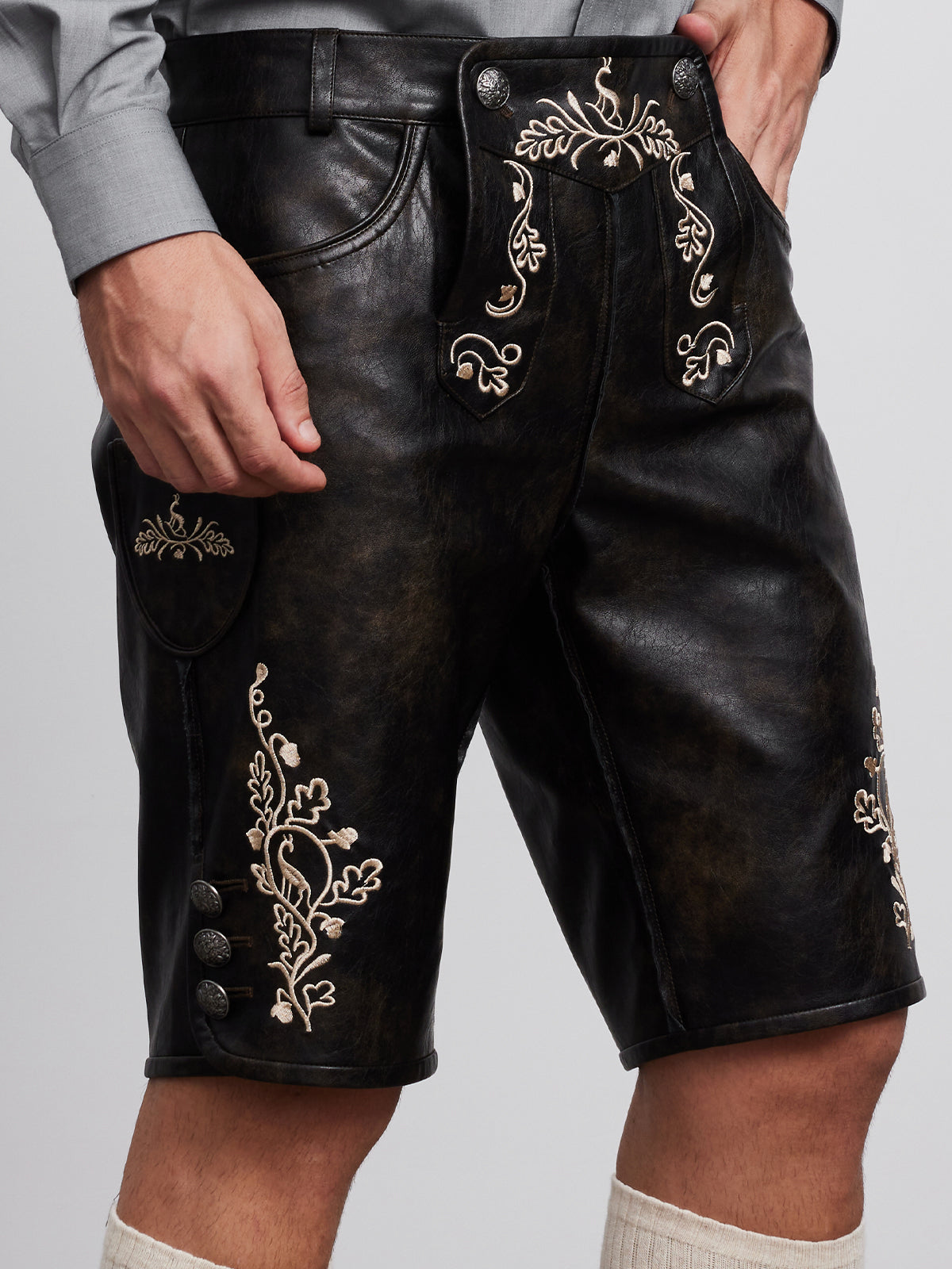 Klassisch: Lederhose Ludwig – Schwarz, Stickereien