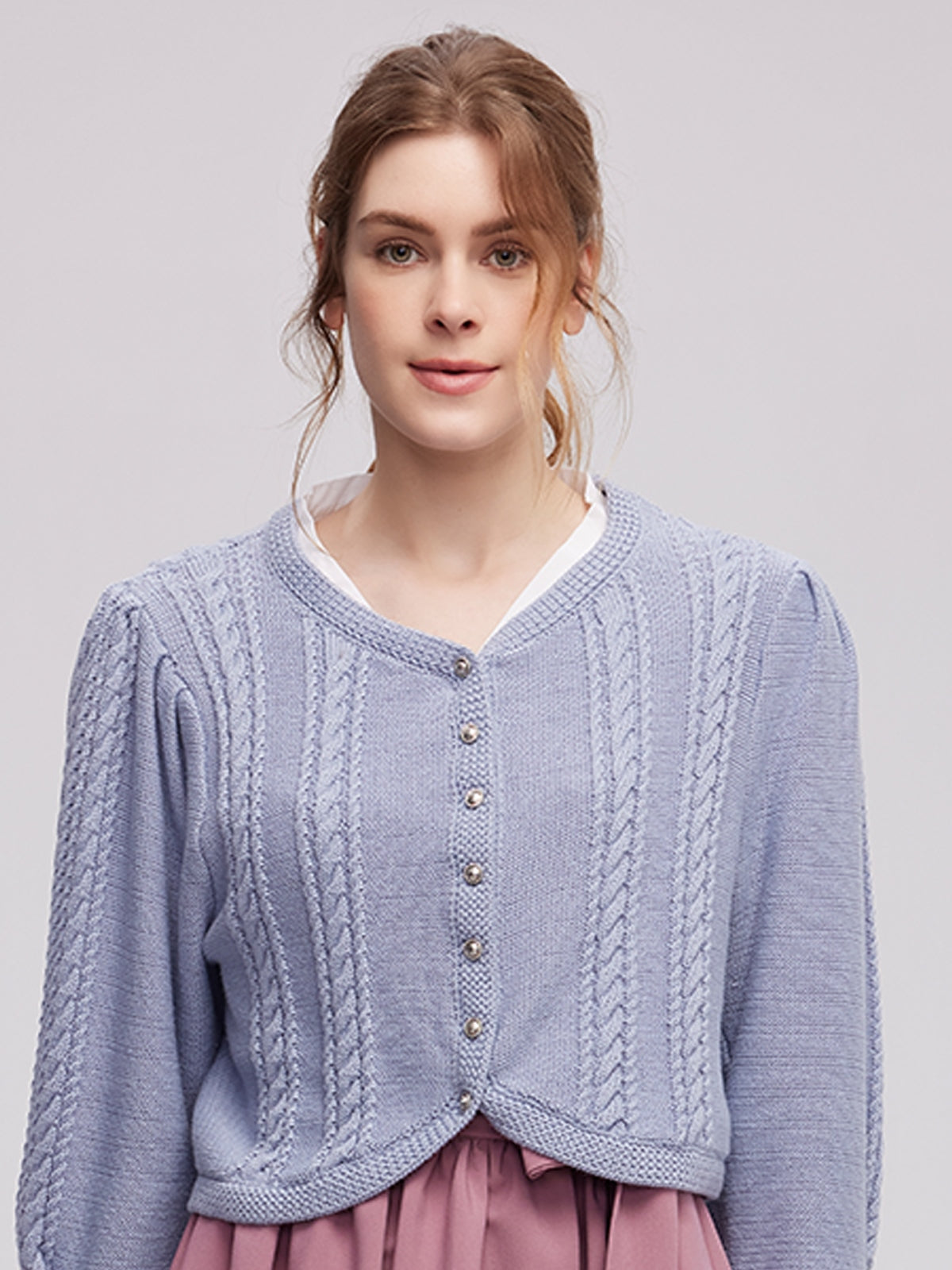 Klassisch: Trachtenstrick Strickjacke Martha – Blau
