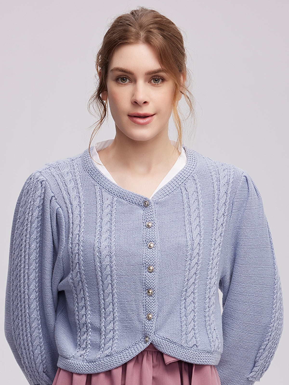 Klassisch: Trachtenstrick Strickjacke Martha – Blau