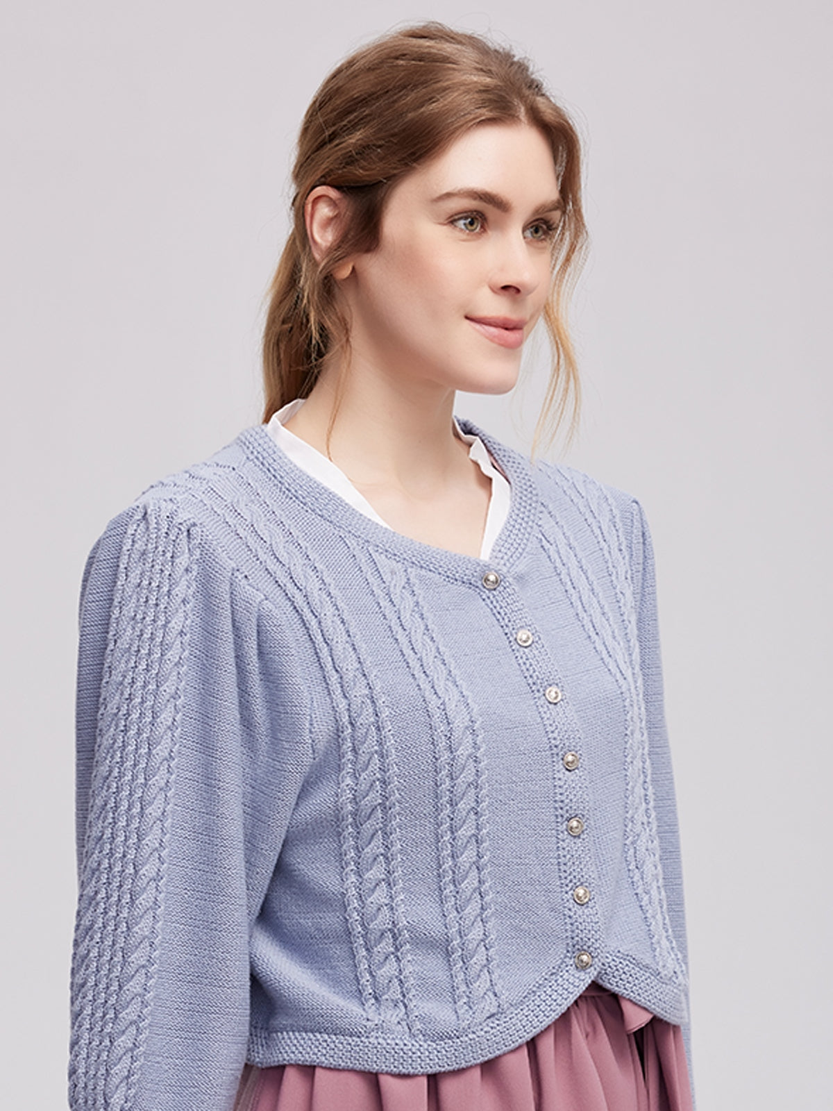 Klassisch: Trachtenstrick Strickjacke Martha – Blau