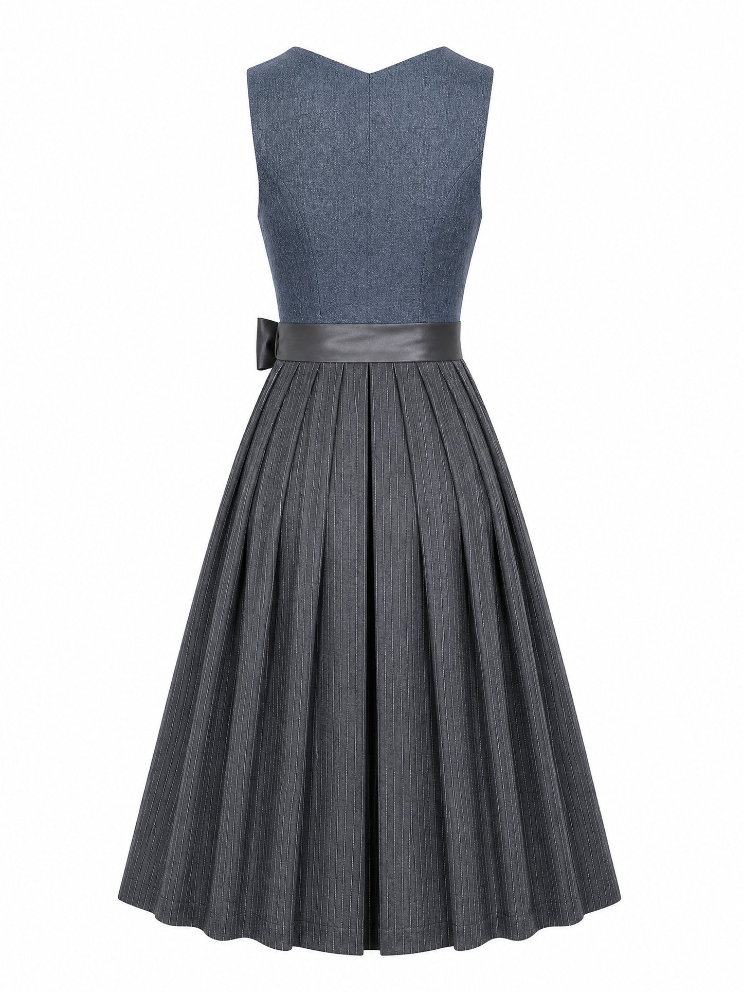 Klassisches Dirndl Klara – Stahlblau, Herzförmig